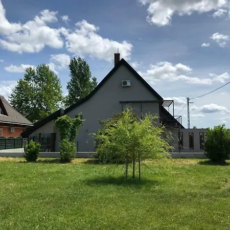 Hullám Apartman