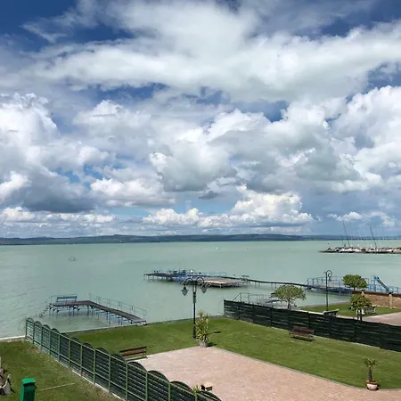 Hullam דירה בלטונללה