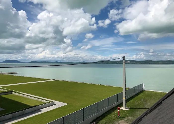Hullam Lägenhet Balatonlelle