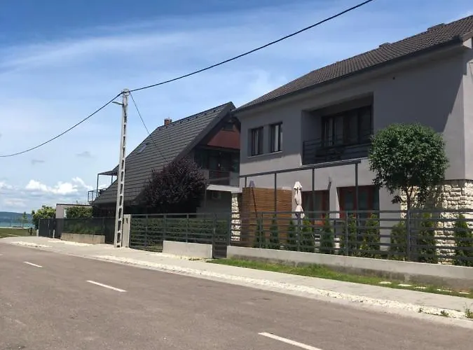 Hullam Lägenhet Balatonlelle